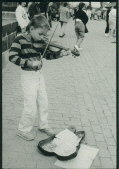 Chlapec ebrajc u Karlova mostu, 1990